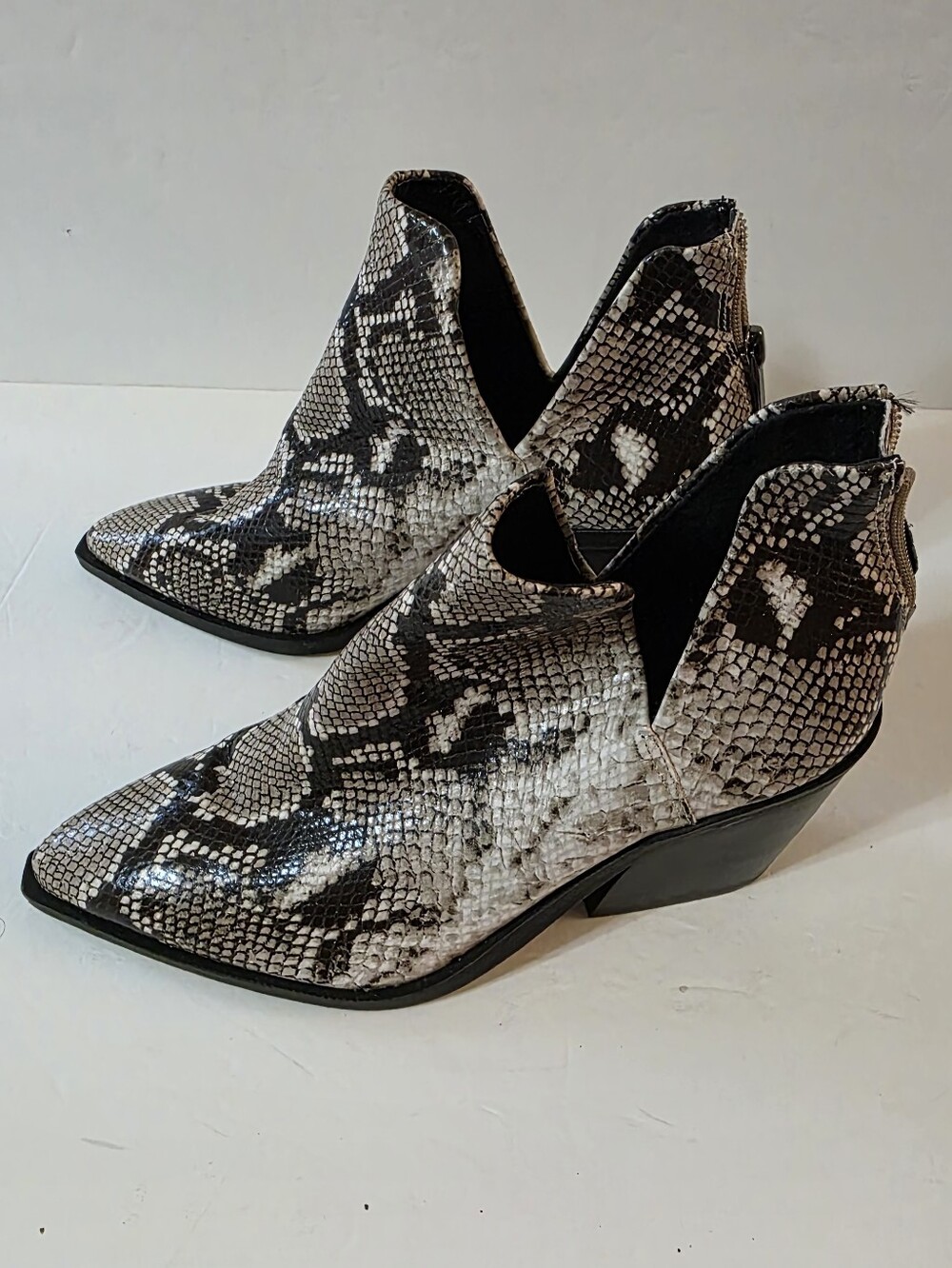 Vince Camuto Bibestie Snakeskin Leather Ankle Boot Sz 8.5"